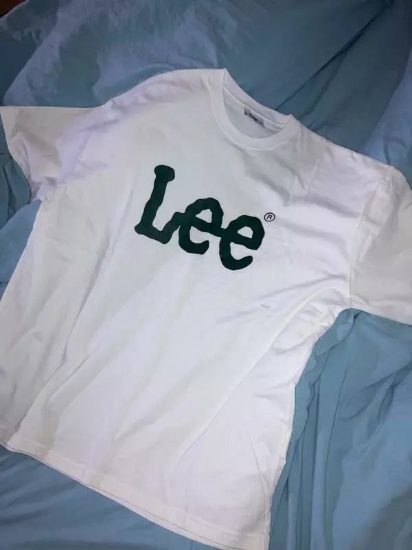 저번에 xl로 샀는데 살짝 딱맞는거같아서2XL 로 사니까 오버핏으로 예쁘게 맞고 좋아요