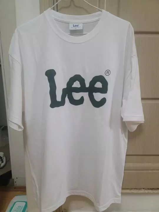 무난하게 입을수 있을것 같습니다. 핏도 그럭저럭 괜찮구요.