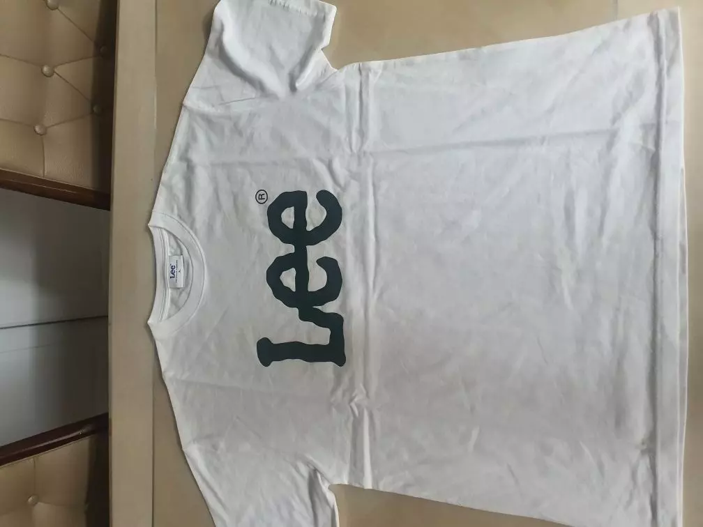 깔끔한 녹색으로 삿는데 이뻐요^^싸이즈는 공용이라 그런가 좀 커요