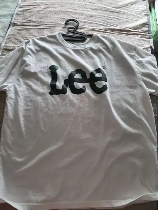 우리아들 LEE 너무좋아해요~~몇년전부터 이티셔츠 색깔별로구입해 잘입네요~~작년꺼는 