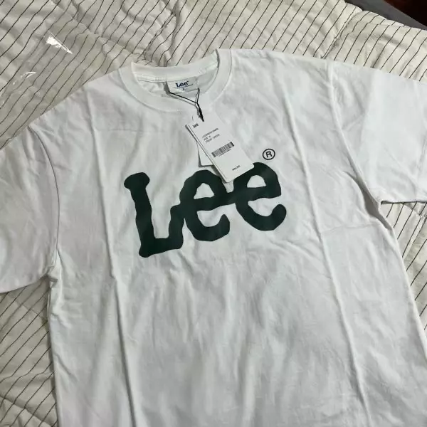 그린 로고 반팔 갖고 싶어서 구매했는데 마음에 들어요!사이즈 넉넉한 편이고 예뻐요🥰