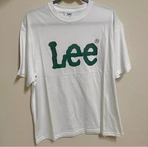 로고 깔끔하고 반팔티도 짱짱합니다 만족합니다!