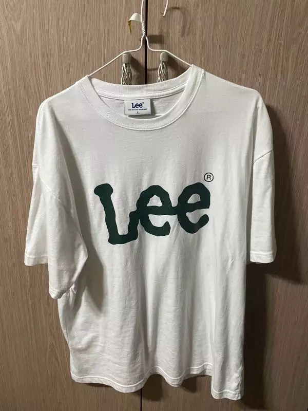 리 반팔티 중에서 이 모델이 제일 예쁜 것 같아요 빨간색도 구매 생각중입니다!