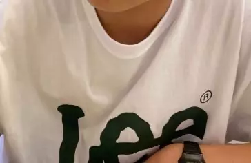 일단 옷이 오버핏이라 멸치한테 딱이고 무난하게 잘입고 다닐수있을거 같아요