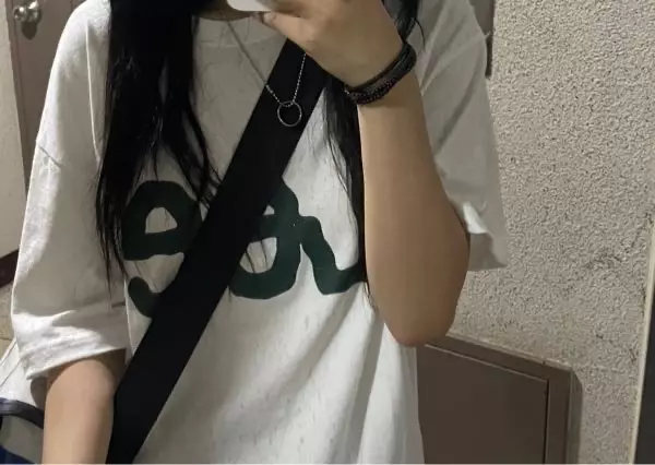 몸집이 작은편이라 매우 크고 팔부분도 접으면 겨드랑이 부분이 심하게 보이지만 휘뚜루