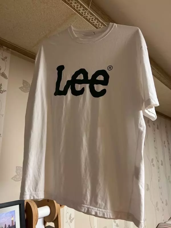 심플하고 예쁩니다! 제 교복템이예요. 땀 걱정도 안 해도 될것 같아요.