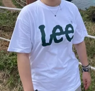 옷은 생각보다 커요,그래도 옷은 괜찮은거같아요!