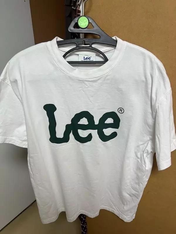 크기도 적당하고 로고가 큼직하니 너무 좋아요!옷 상태는 한번 세탁한거니까 오해 마세