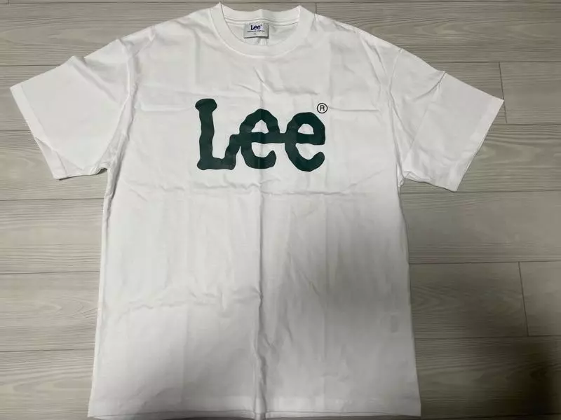 역시 lee입니당 어느 옷에든 잘 어울리고 데일리로 입기 좋아요