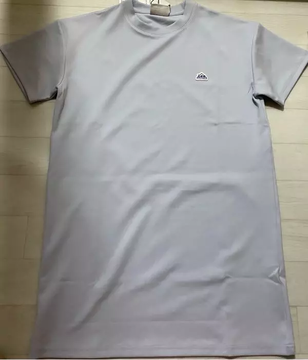 여름에 편하게 입기 좋을 것 같아요. 색감 예쁩니다. 개인적으로 어깨 라인은 조금 아쉬