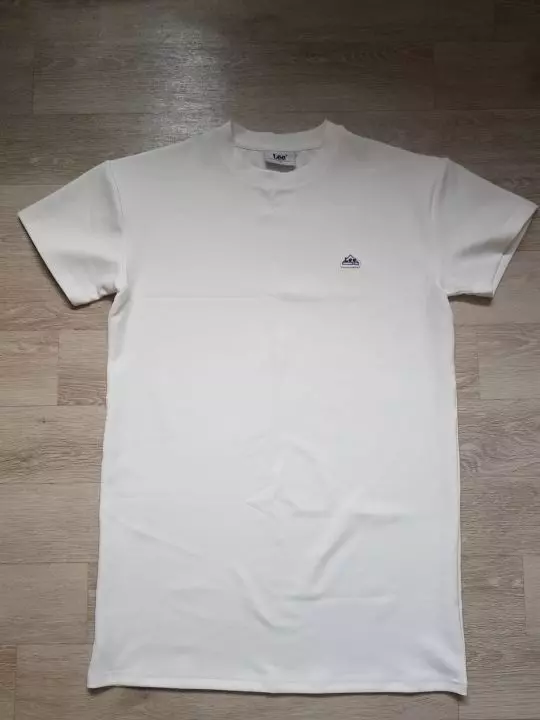 운동갈 때 주로 입고 있어요. 이거 하나만 외출복으로 입기엔 좀 짧은데다가 품까지 크