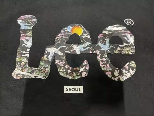 사이즈가 생각보다 너무 커요 앞에 로고 부분이 이뻐요추천합니당