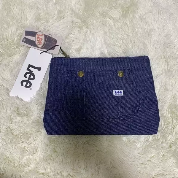 귀여워요 잘 들고 다닐게요 색은 모델컷이랑 같아요