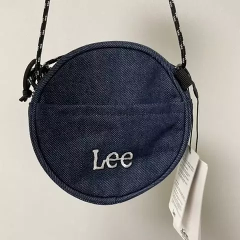 사진이랑 같고 , 귀여워요 자주 메고 다닐꺼 같아요