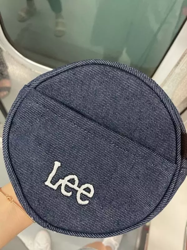 너무너무 귀여운 가방이에요 완전 강추 근데 조금 끈이 약한가봐요 오늘 처음 매고 왓는