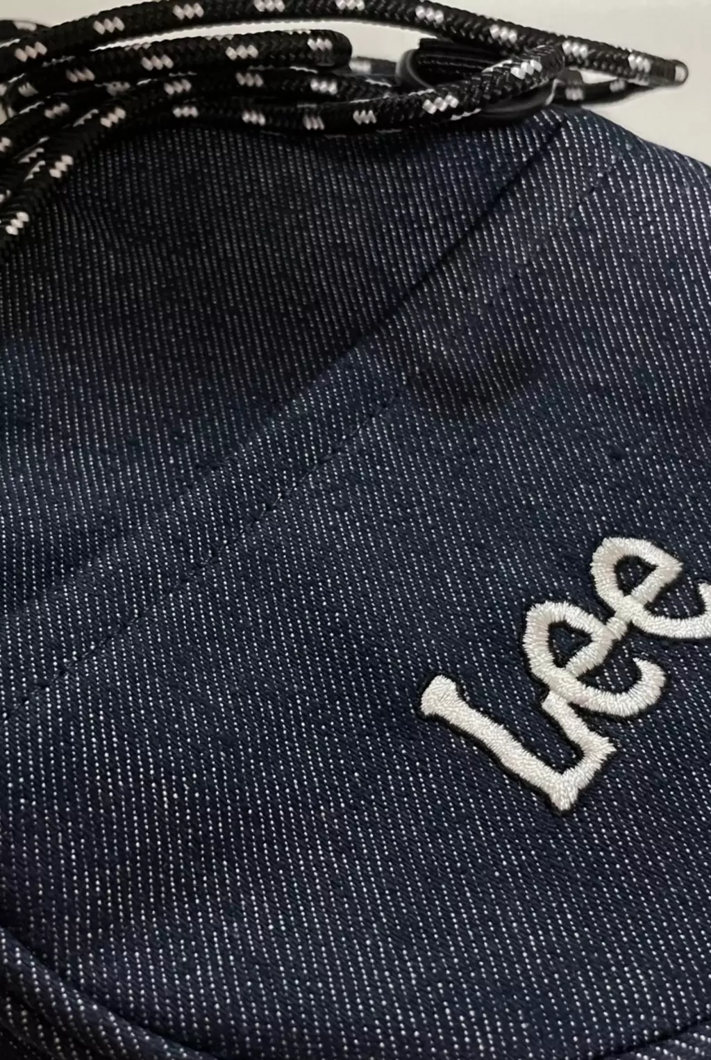 너무 귀여운 크기의 탬버린백이에요 디자인도 귀엽고 작은거 넣고 다니기 좋아요