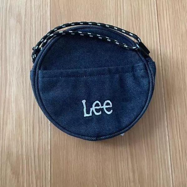 아담한 사이즈 찾았는데 딱이에요 귀여워서 잘 메고 다닐 거 같아요