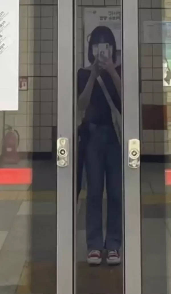 일단 진짜 날씬해보이구 핏이 좋아요 25 사이즈 샀지만 실제로는 25-26 정도 인 것 같아