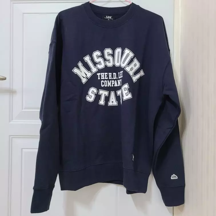 너무 예뻐요 만족스러운 옷ㅎㅎ 디자인도 심심하지않고 좋아요