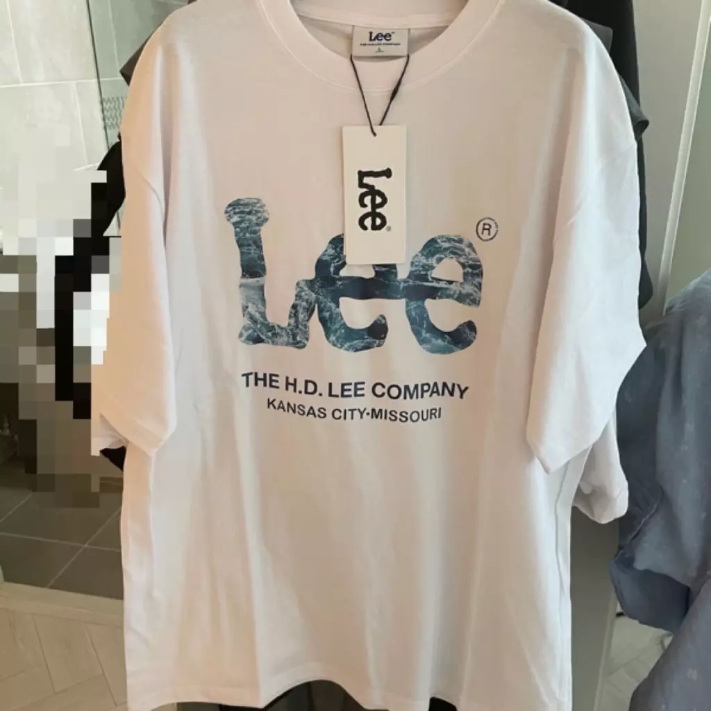 파란색 색감이 엄청 이뻐요. 여름 옷은 비치면 쫌 그런데 전혀 비침 없어요. 편하게 입