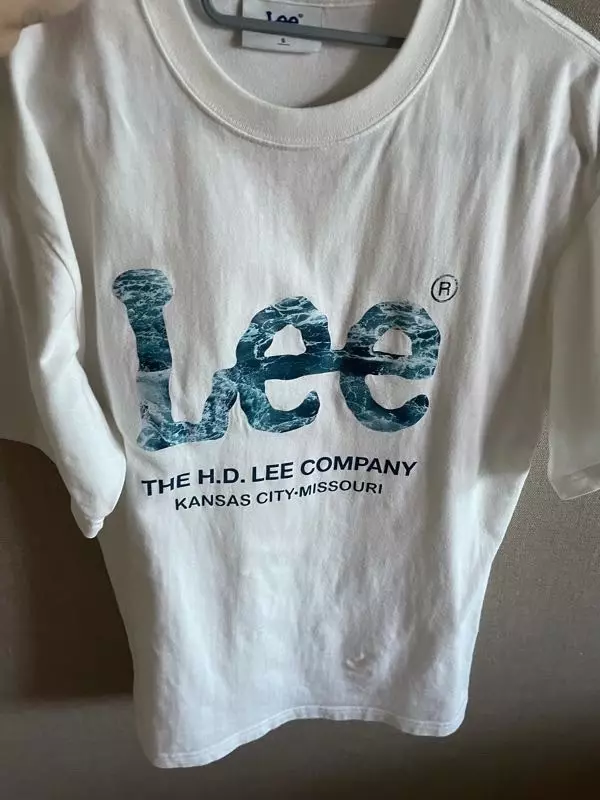 한 본 세탁해서 조금 주름 지긴했는데 바다 프린팅이랑 사이즈 맘애들어여