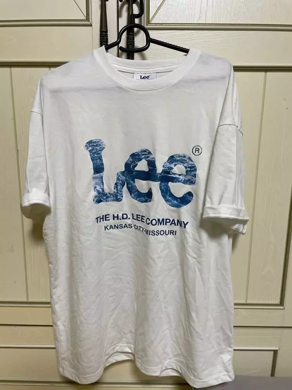 색감 좋고 시원해보이고 너무예쁩니다!올 여름 잘 입겠네요