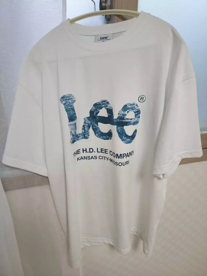 넘이뻐요 박시하게입을라고 크게삿는데 ㅎㅎ바이크쇼트입고 입기좋을기장!!엄청 면도부