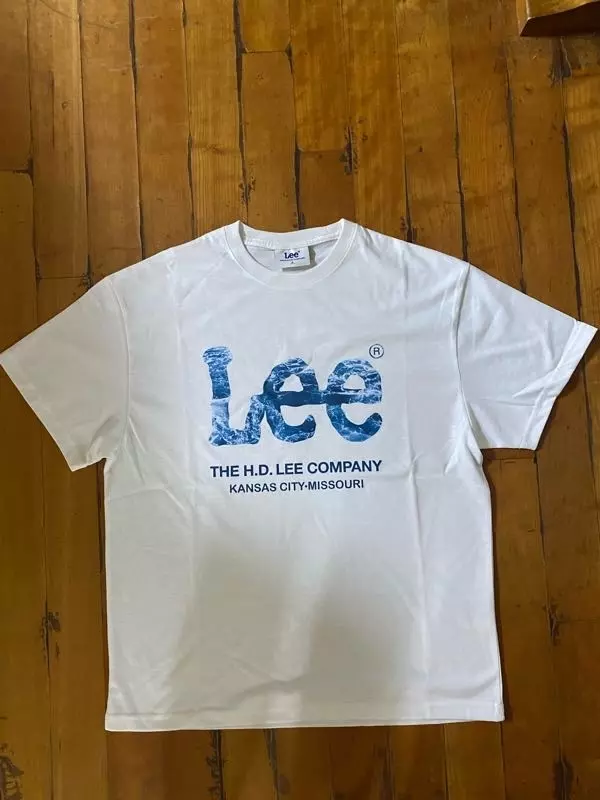 여름에 어울리는 시원한 디자인이에요! 55사이즈 입는데 s도 잘 맞아요