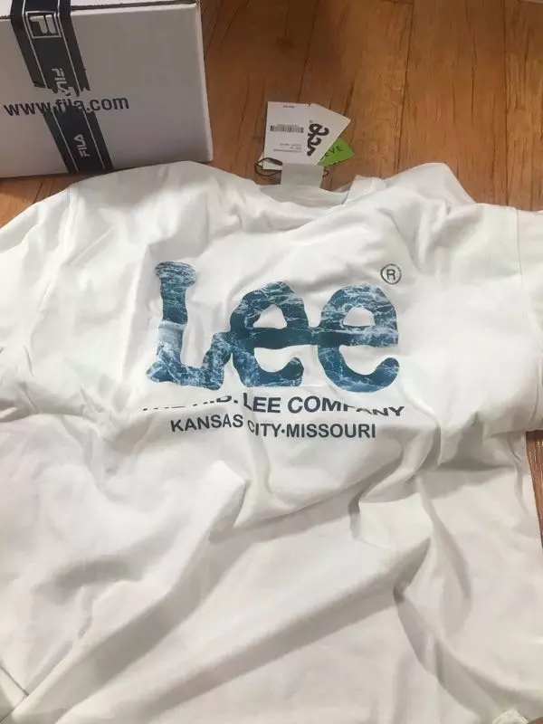 이뻐요ㅎㅎㅠㅠ 꼭 구매 강추강추 로고가 특의하고 색이 너무 이쁨