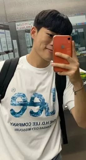 옷 소재가 부드러워서 정말 좋아요!파란 하늘에 파랑파랑하게 입을 때 딱인 것 같습니다