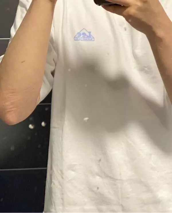 남자친구 선물해줬는데 딱 적당히 맞게 크고요 색감도 이쁘고 얇아용 대신 목이 잘 늘어