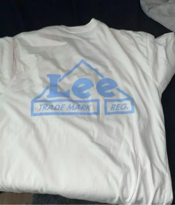 남자친구 선물해줬는데 딱 적당히 맞게 크고요 색감도 이쁘고 얇아용 대신 목이 잘 늘어