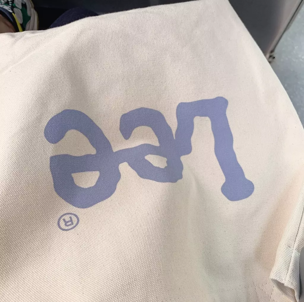 색감도 진짜 예쁘고 크기도 적당하고 아주 좋아요!