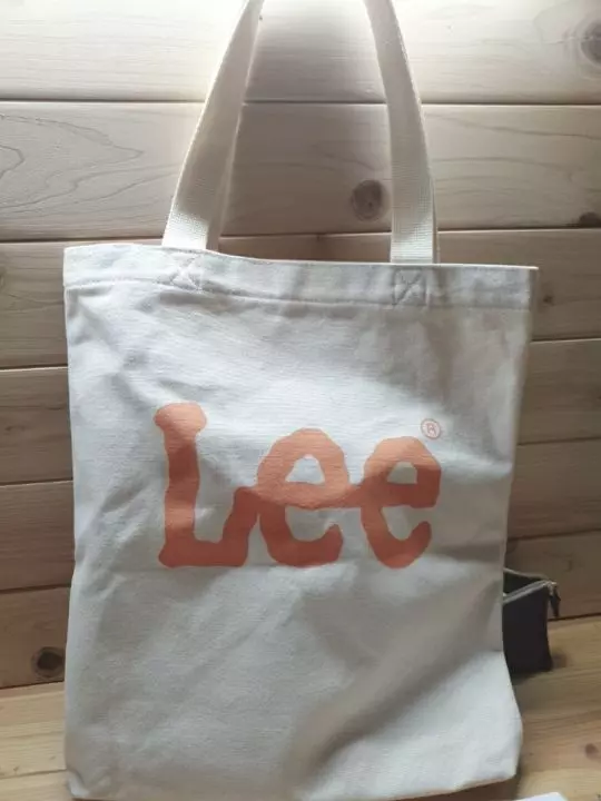 스탠드불빛이라 약간어둡게나왔는데 실제로는 상품상세사진과 동일해요 베이지캔버스에