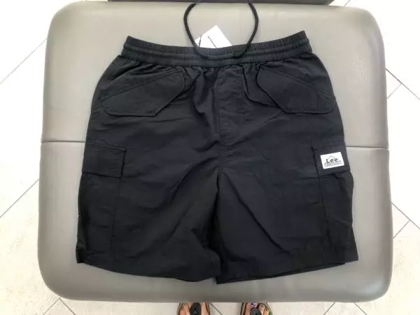 리 바지는 처음 사봤는데 만족스러워요! 좀 크긴 한데 끈이 있어서 사이즈 조정도 편하