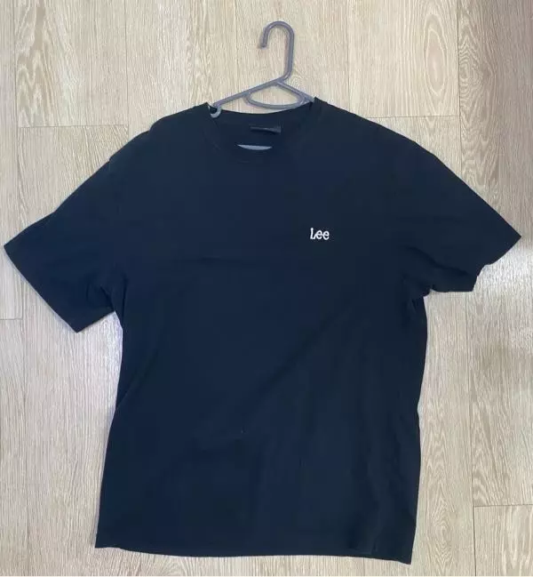 두께감 좋고 적당히 핏 잘 맞아서 입고다니기 편해요!