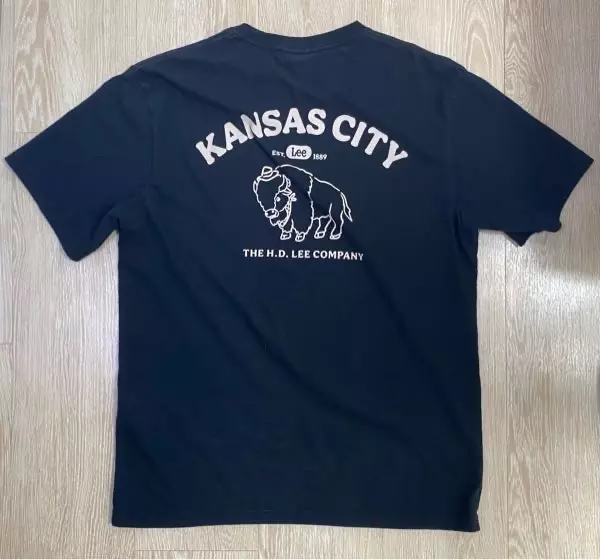 두께감 좋고 적당히 핏 잘 맞아서 입고다니기 편해요!