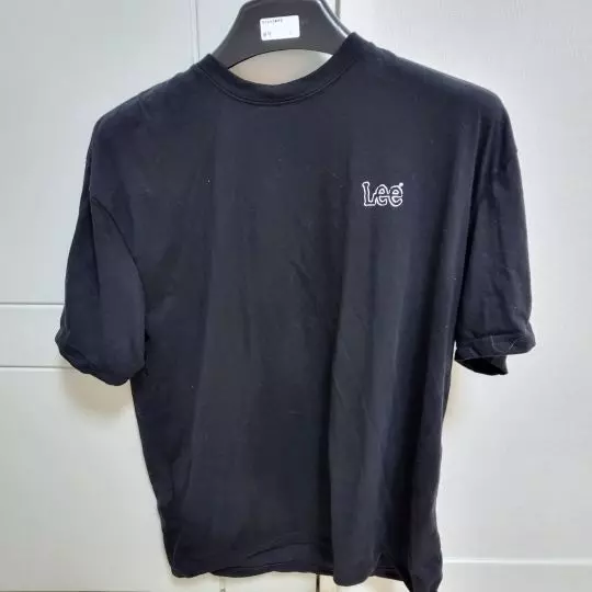 스몰이여도 크긴 크네요 그래도 뒷면 프린트가 예뻐서 품고 갑니다