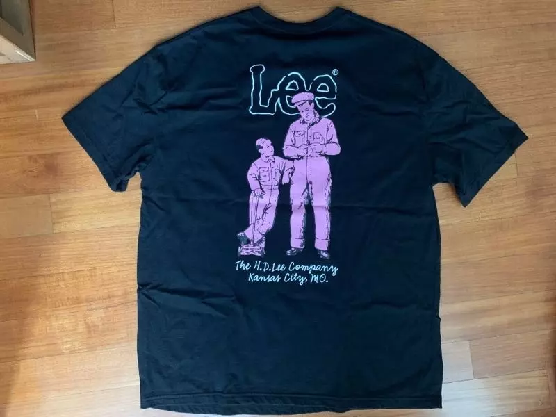 평소 넉넉하게 입는 걸 좋아해서 L구매했어요별로 덩치 안 커 보이고 만족스럽습니다프