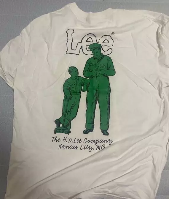 크기도 적당히 크고 완전 맘에들어요 자주 입고 있어요!다른색상도 사고 싶어요,,