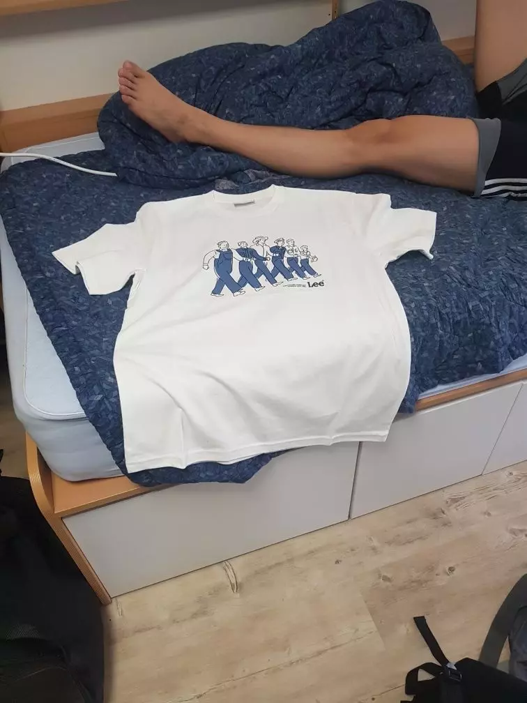 진짜 막상 받아보니 짱이쁘고 자주 입고 다닐꺼같아요 베이지색 바지에