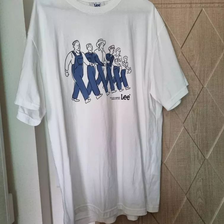 생각보다 사이즈가 크기는 한데 그래도 전체적으로 마음에.들어요