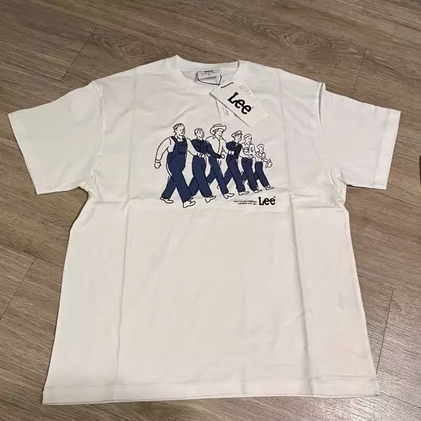 여성분들은 오버핏 입으실거 아니면S도 충분할거같아요어깨있는 편인데 스몰 여유있게 