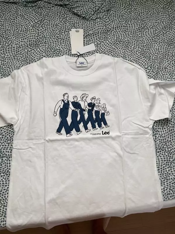 두껍고 적당히 입을수있어요 여름에 잘 써 보도록 해요