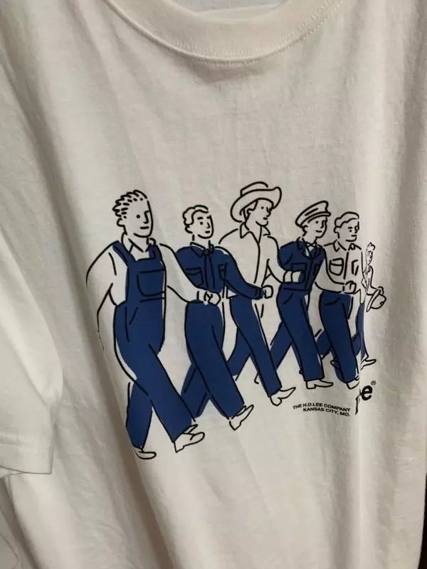 사이즈가 품절돼서 s로 샀는데 나쁘지않은거같아요 !! 예쁩니당