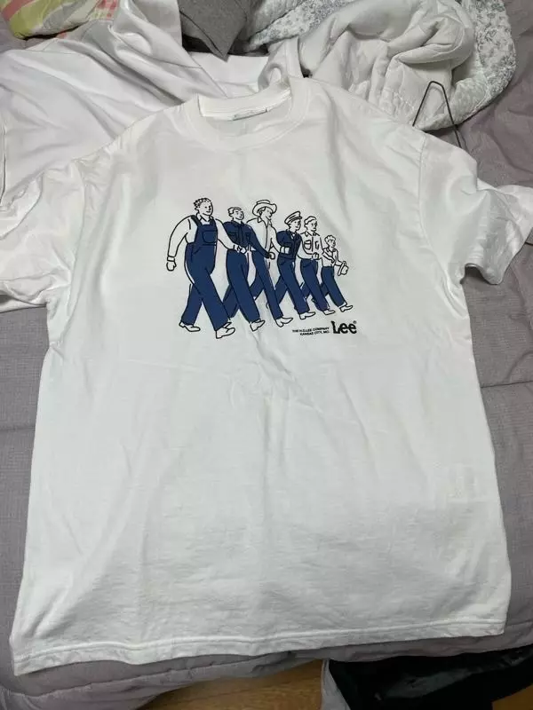 프린팅이 포인트 되고 넘 귀여워요! 여름에 어울리는 색감이에여