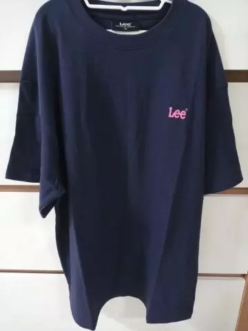 다른 티보다 사이즈가 더 큰 거 같은 느낌이에요마감 깔끔하고 색상도 예뻐요