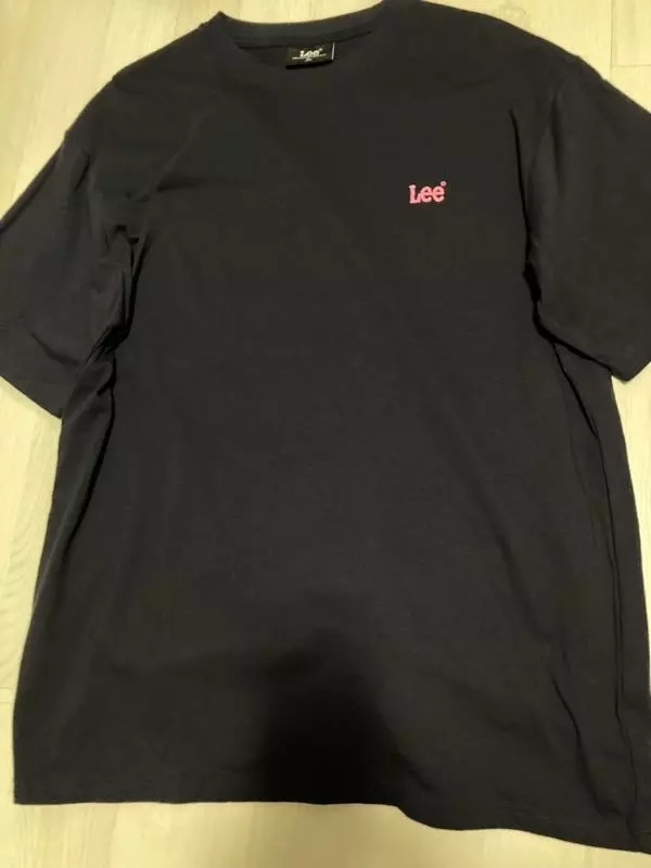 너무 클까봐 걱정했는데 엄청 오버핏으로 나옴 티가 아니어서 제일 큰 사이즈 사길 잘한