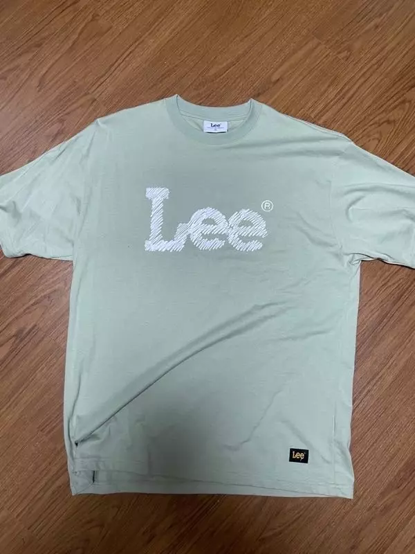 색감 예쁘고 프린팅도 예뻐요!! 소재가 탄탄해서 잘 입을 것 같네요 다른 브랜드보다 약