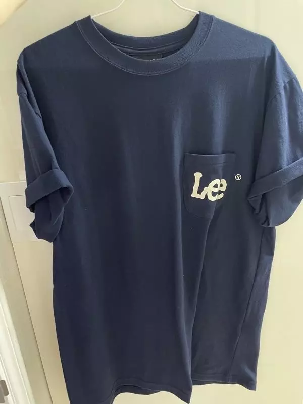 면도 부드럽고 예뻐요 소매롤업해서 입는게 더 예쁜 것 같아요